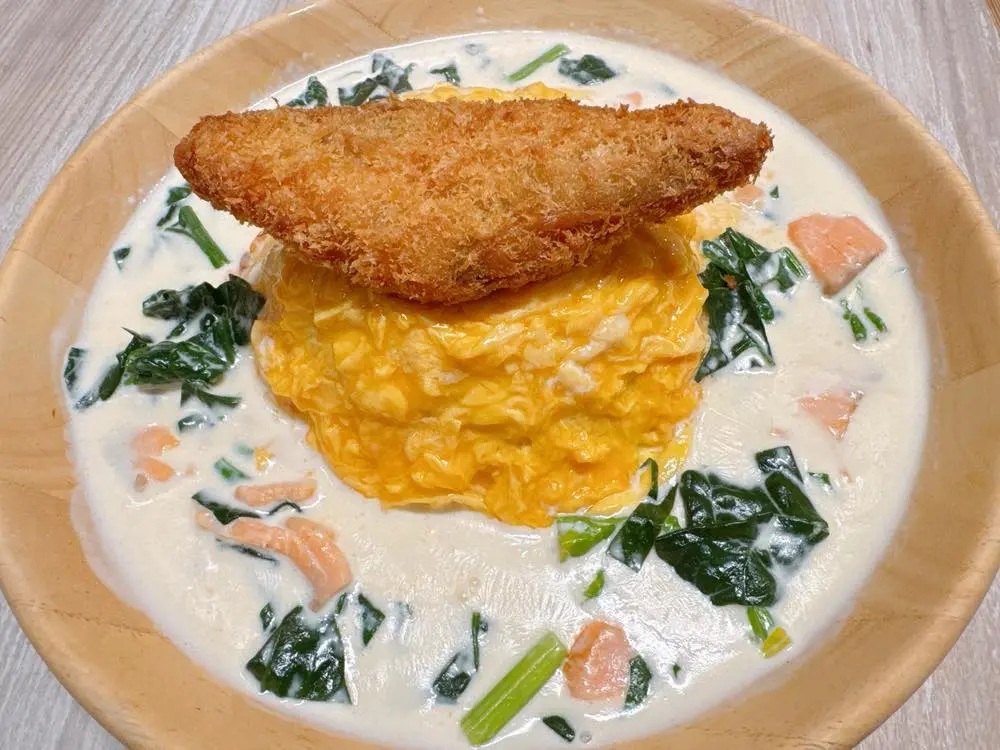 法蓮草とサーモンのオムライス